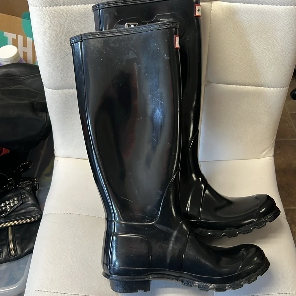 Hunter Black Gloss Tall Rain Boot Size US7M